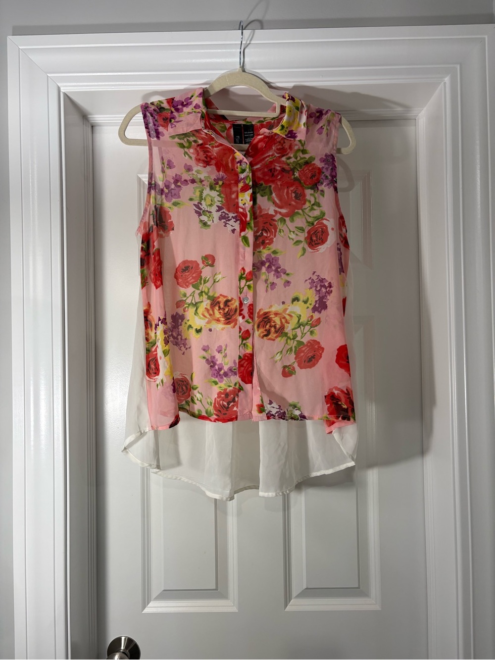 Fun & Flirt Pink Floral Sleeveless Button-Front Camisole with White Chiffon Hem
